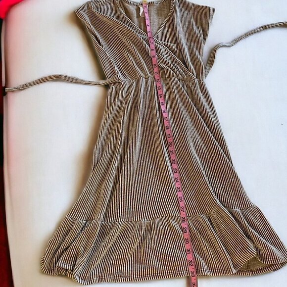 Caution To The Wind Wrap Midi Dress Cap Sleeve Ribbed Size Medium - Picture 13 of 16
